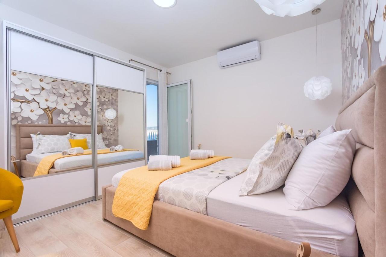 Villa Matan - Only 200M From The Sandy Beaches, Private 28M2 Pool Omis Room photo